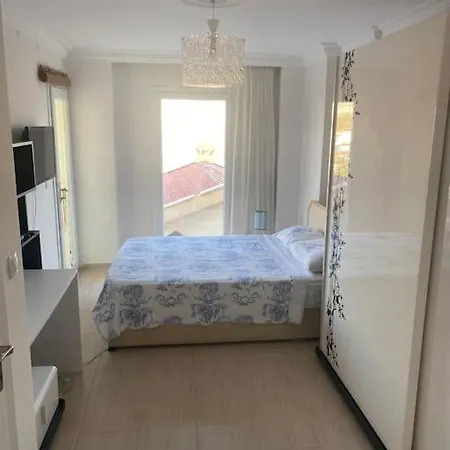 Deniz Manzarali, Havuzlu Ve Bahceli Triplex Villa Kuşadası