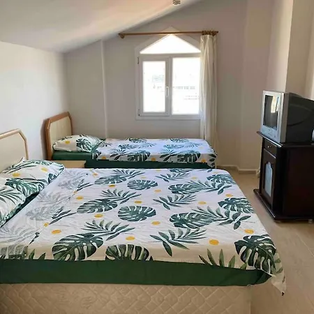 Deniz Manzarali, Havuzlu Ve Bahceli Triplex * Kuşadası