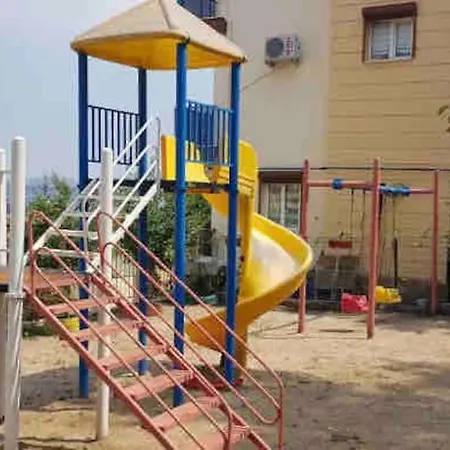 Deniz Manzarali, Havuzlu Ve Bahceli Triplex Villa Kuşadası