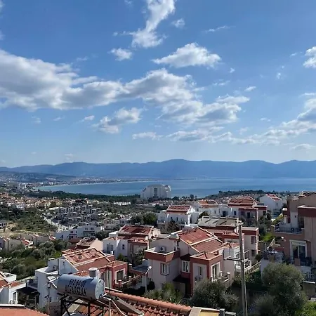 Deniz Manzarali, Havuzlu Ve Bahceli Triplex Villa *